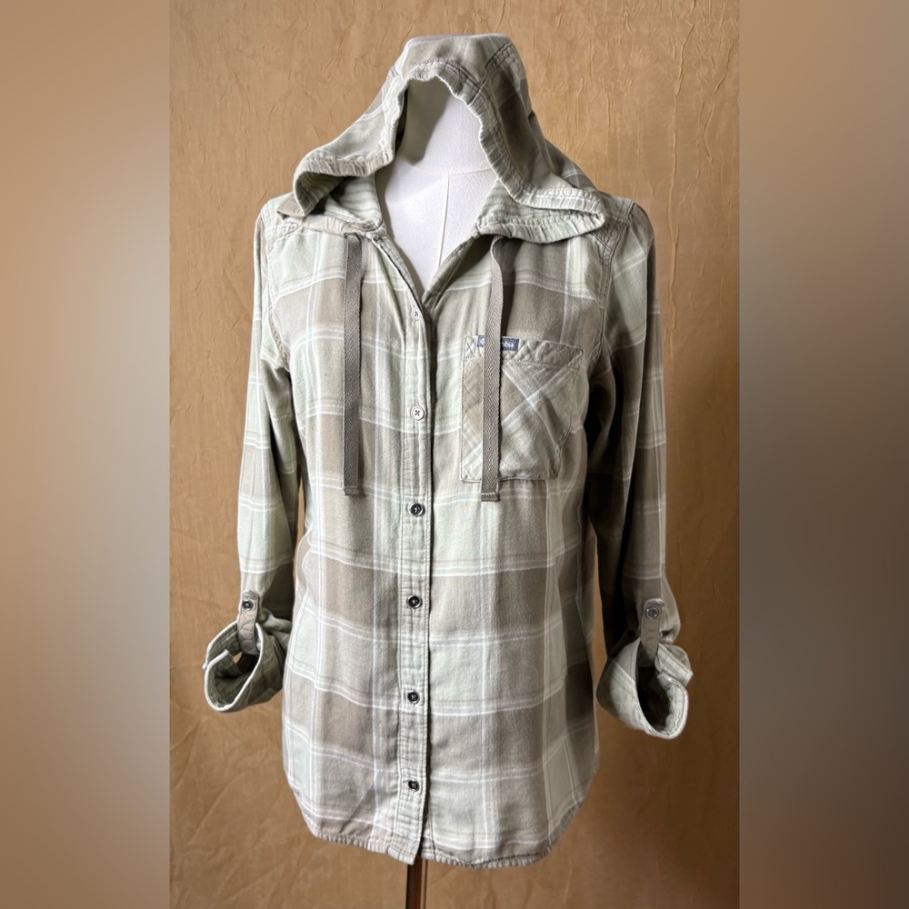 Columbia Women's Hooded Button-Down Plaid Shirt Jacket in Light Olive and Cream